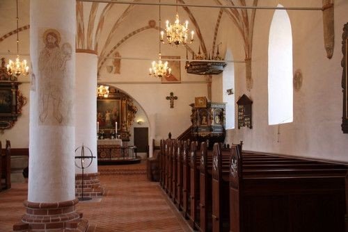Søborg Kirke indevendigt
